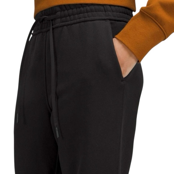 Lululemon Loungeful High-Rise Cropped Jogger Size 4 - Picture 3 of 10